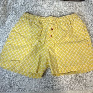 Yellow Patterned Women's Shorts, Adjustable Waist & Pockets